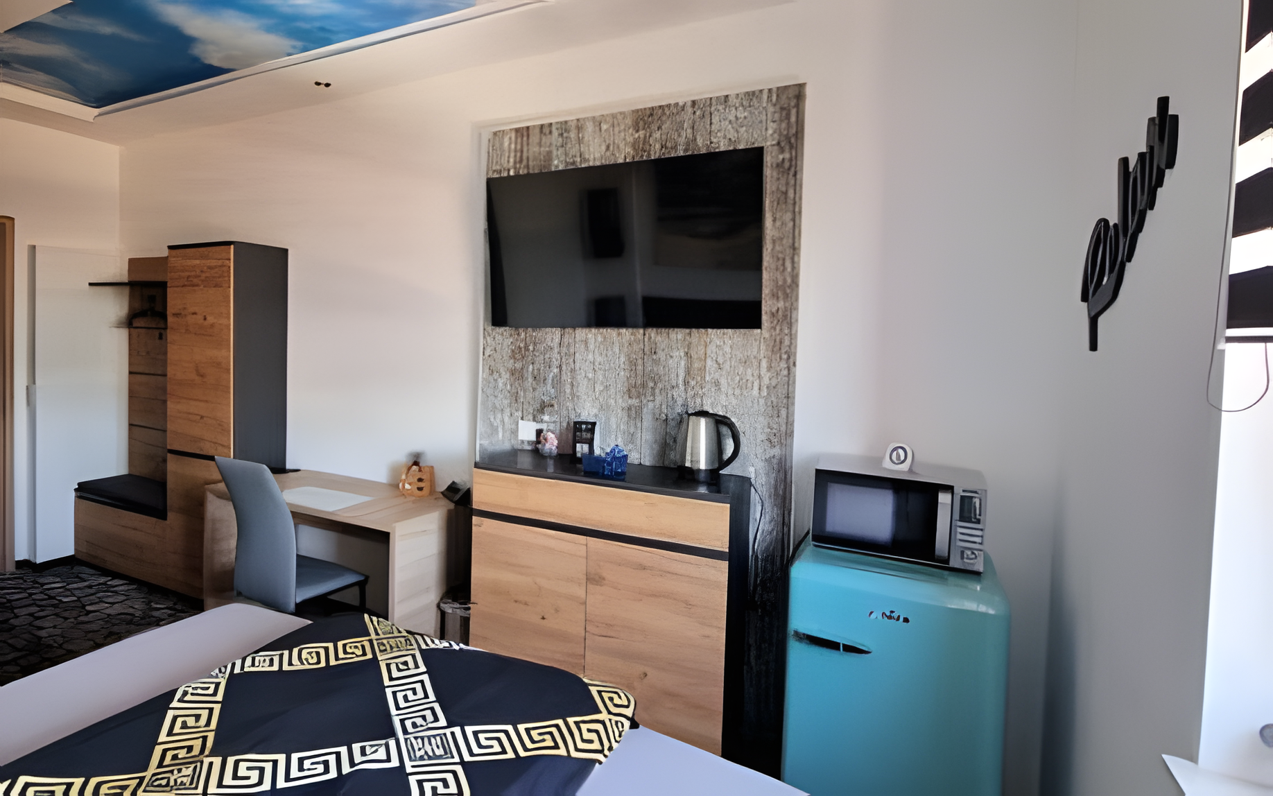 Studio Zimmer mit komfortablem King Size Bett