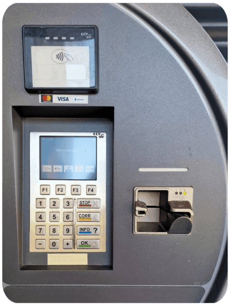Self-Check-in-Terminal im Eingangsbereich des Sleep Inn Motel Paderborn