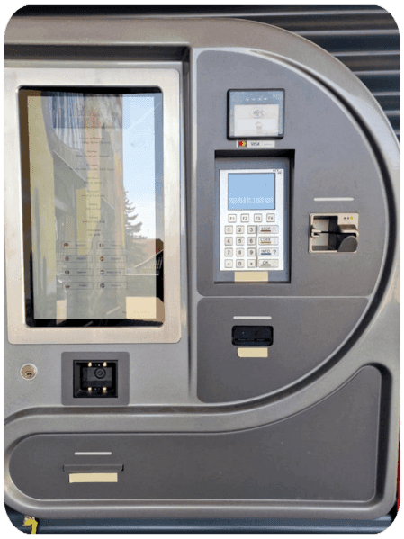 Self-Check-in-Terminal im Eingangsbereich des Sleep Inn Motel Paderborn