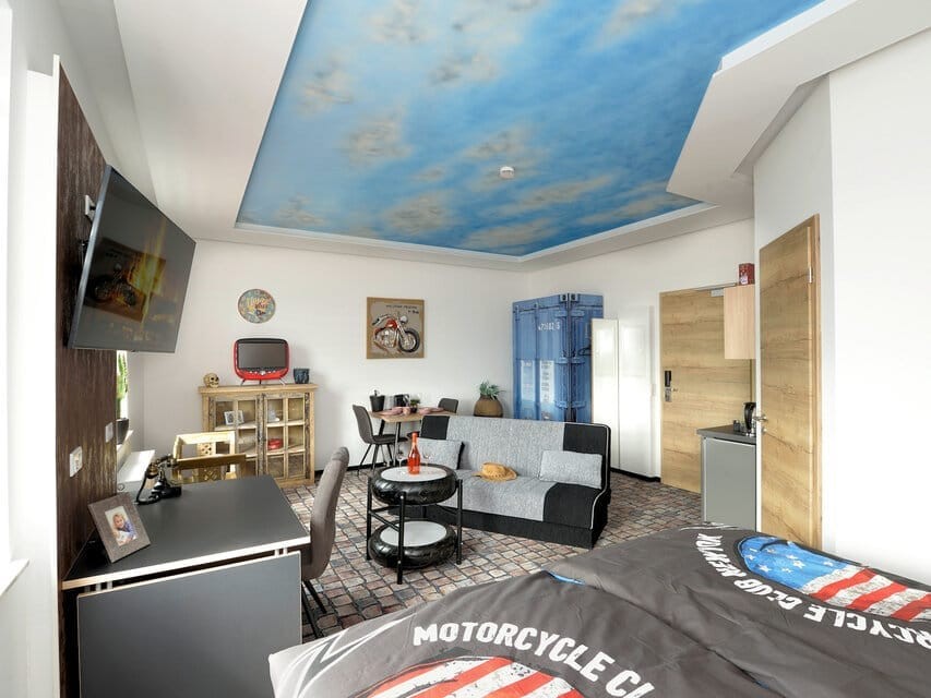 Premium Zimmer mit komfortablem Sofa