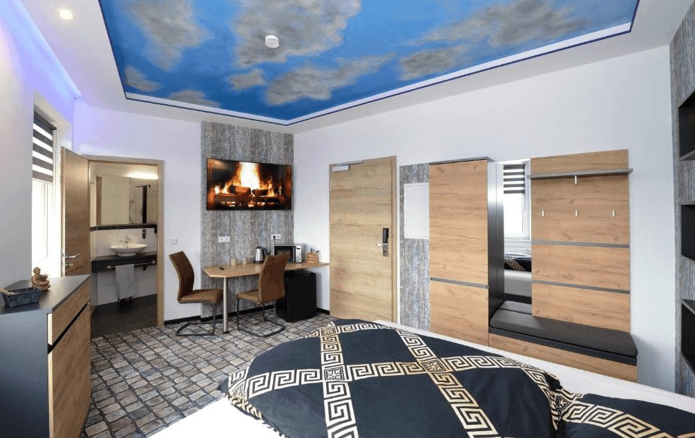 Premium Zimmer mit Himmelsdecke und Küchenzeile